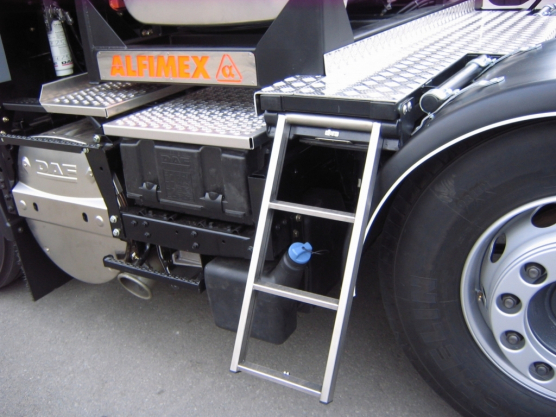 DAF, retractable steps